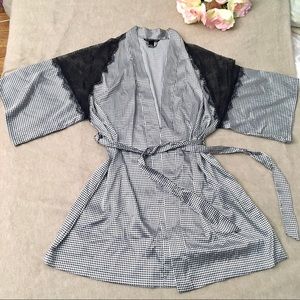 Satin Houndstooth Lace Shoulder Kimono Robe